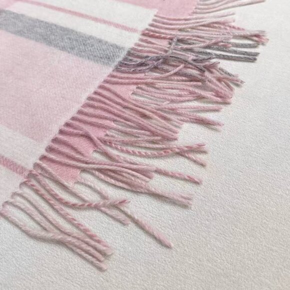 Chanel Sophisticated Two-Tone Shawl - Picture 3 of 6